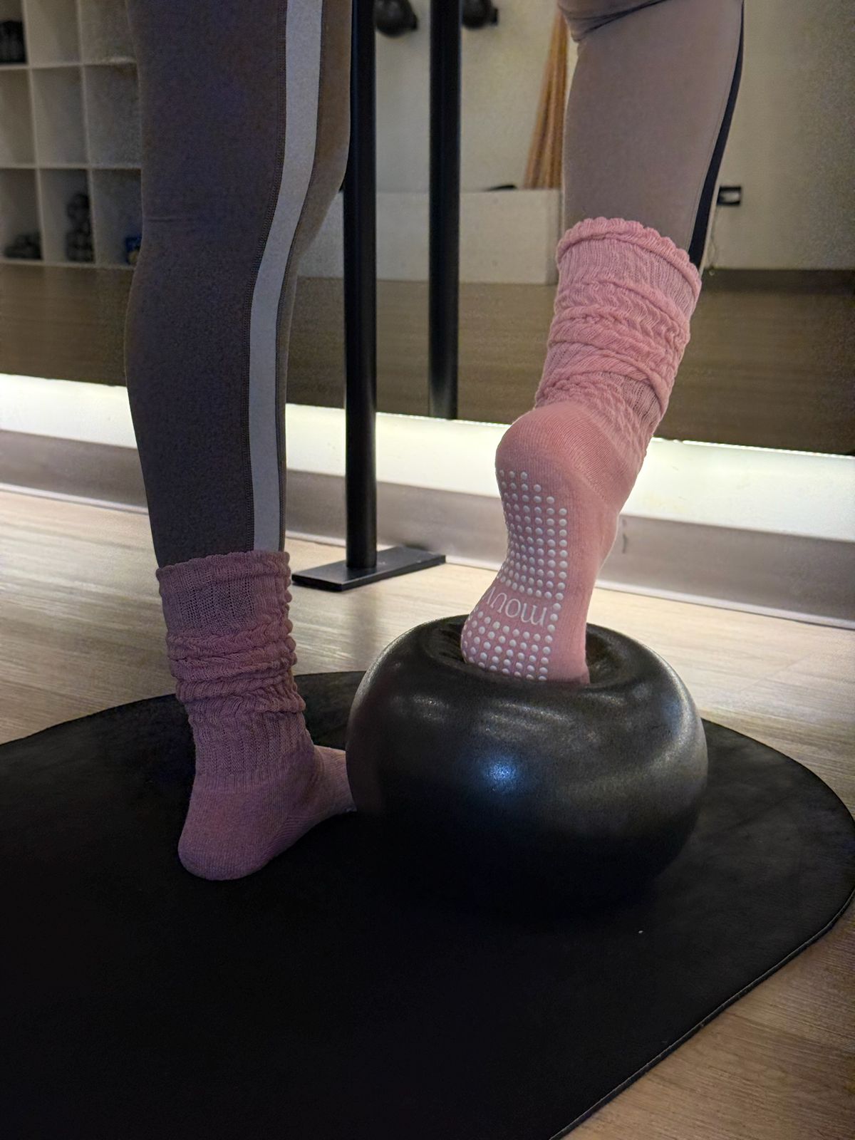 MOUV Scrunch Grip Socks